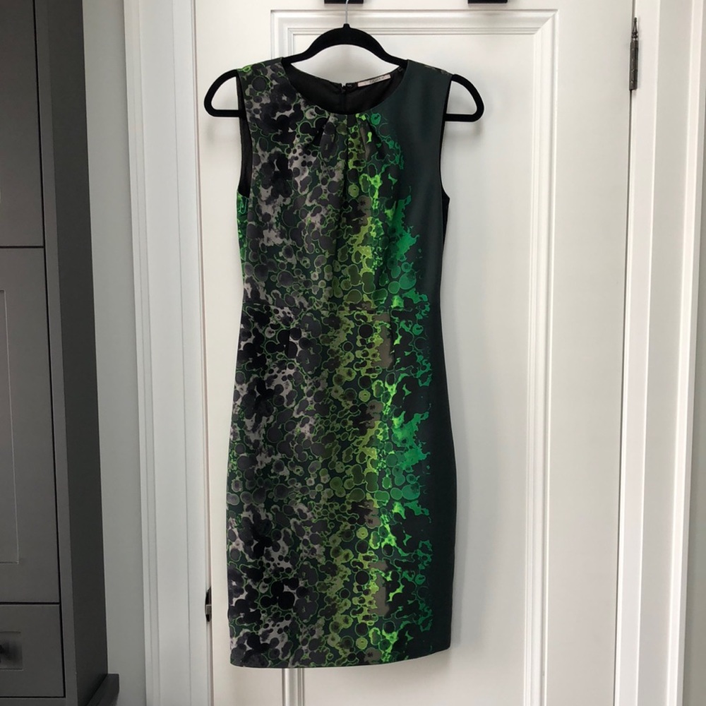 *Host Pick 2x* Tahari Patterned Green Dress - size 2